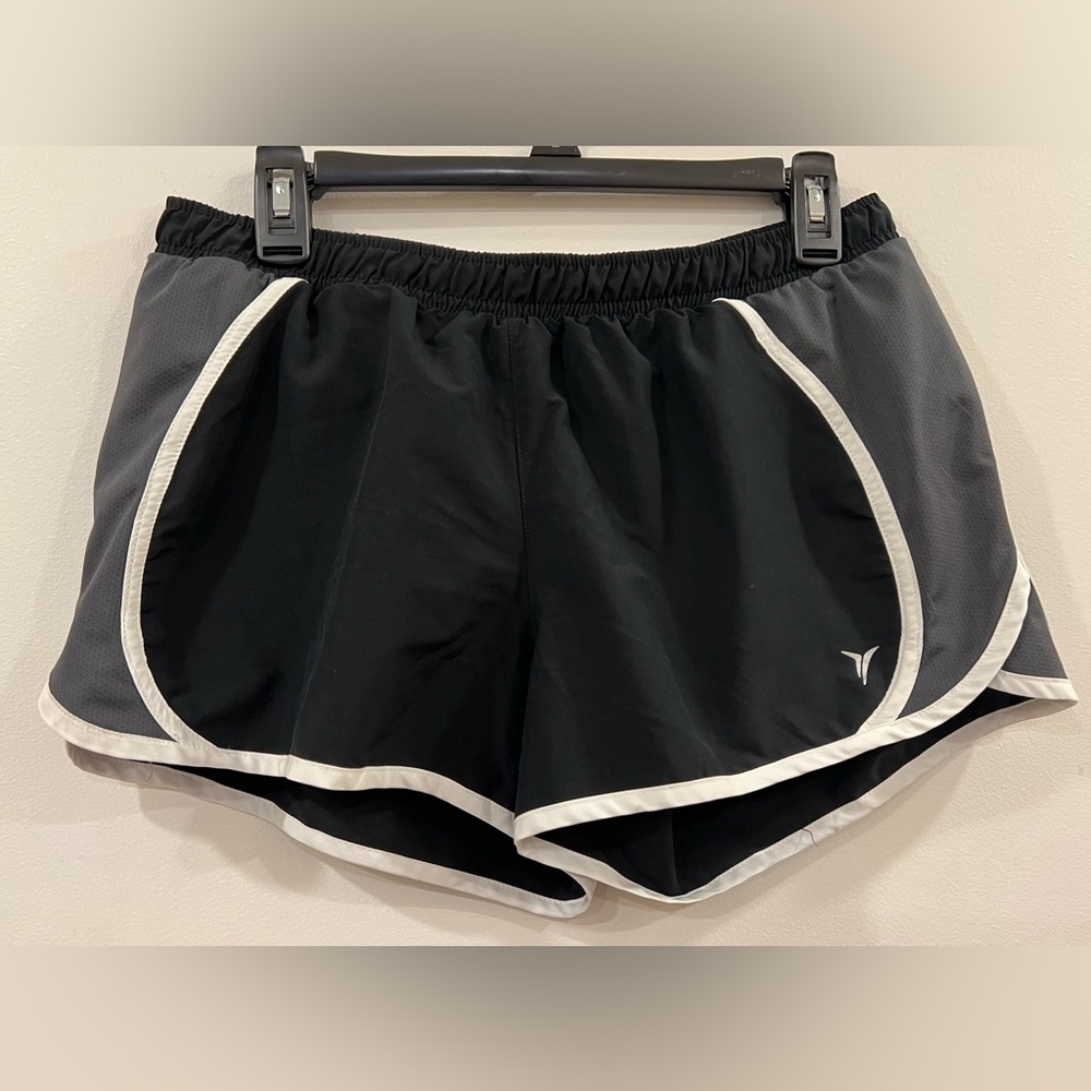 Old Navy Active shorts with built-in bikini lining & pocket, size Small